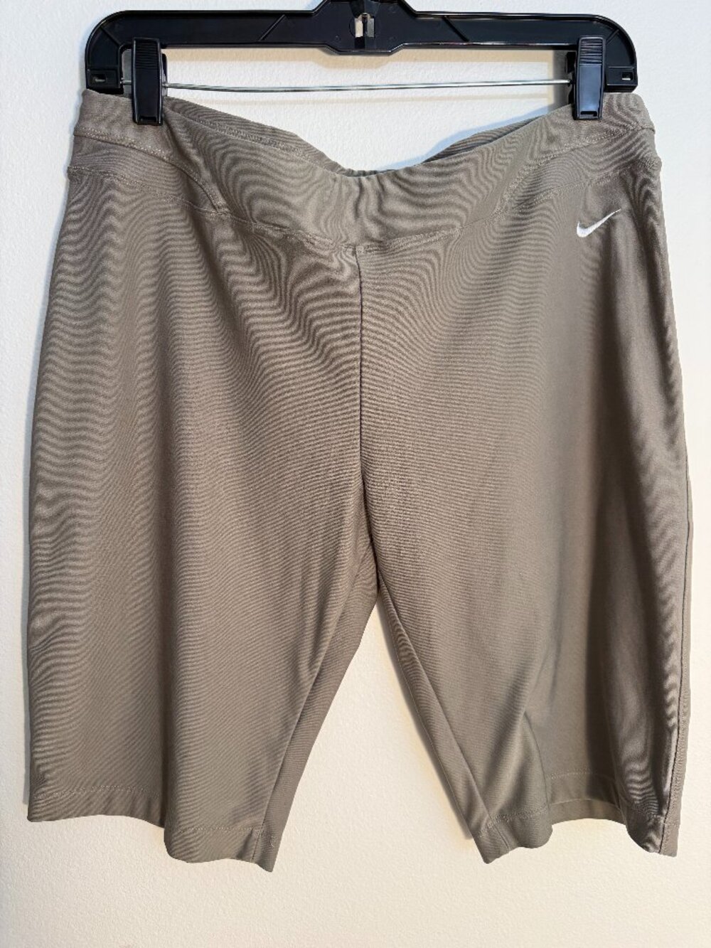 Nike Dri-FIT Beige Athletic Shorts Women Large Left Swoosh Athleisure 274313-002